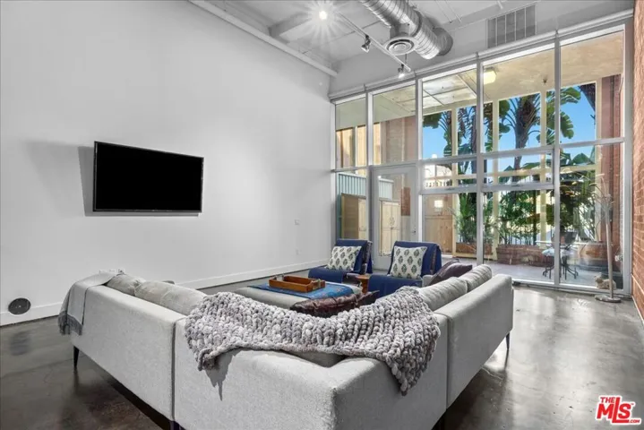 120 S Hewitt Street 6, Los Angeles, California 90012