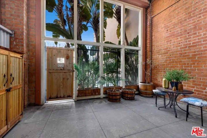 120 S Hewitt Street 6, Los Angeles, California 90012