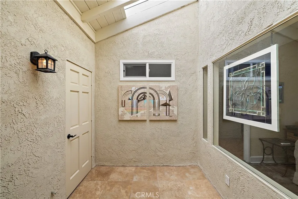 Enclosed atrium
