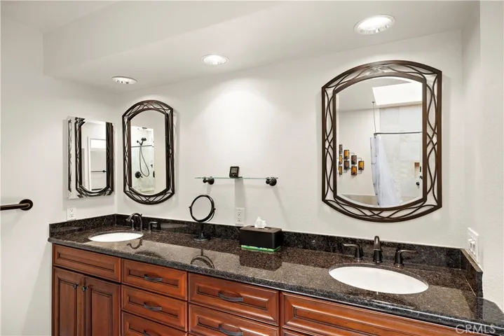 Double vanity in primary bathroom