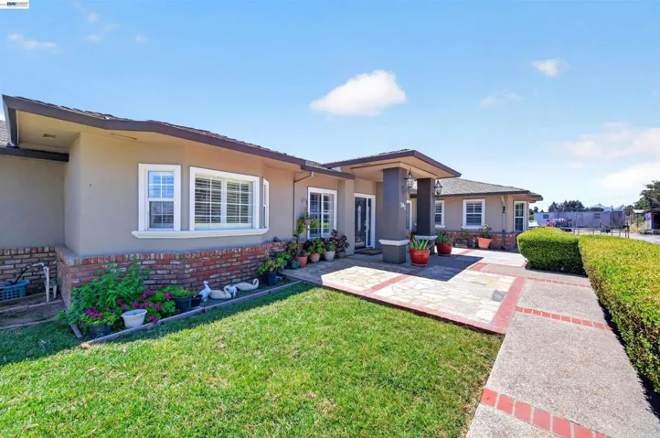 391 Union Road, Hollister, California 95023