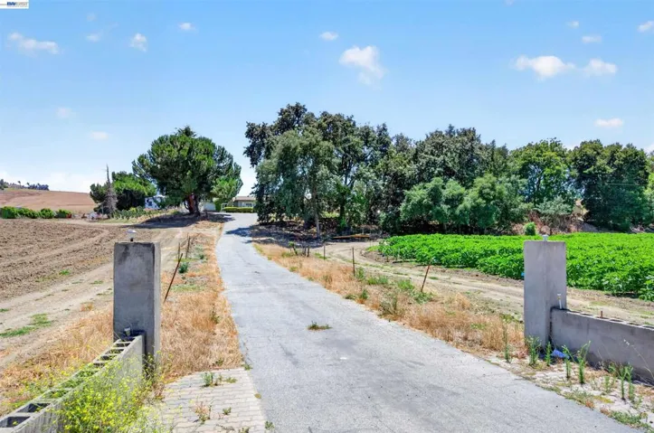 391 Union Road, Hollister, California 95023