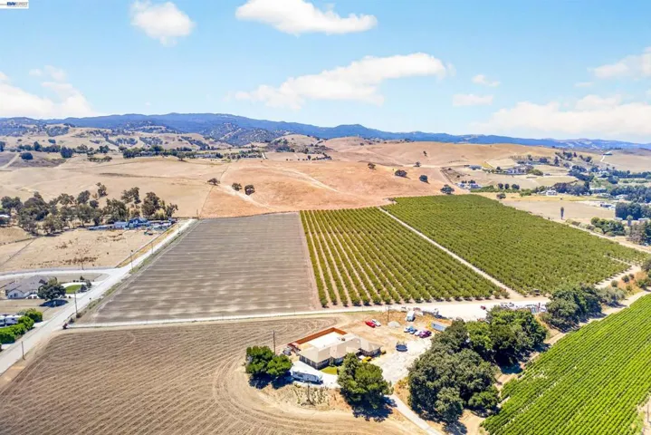 391 Union Road, Hollister, California 95023