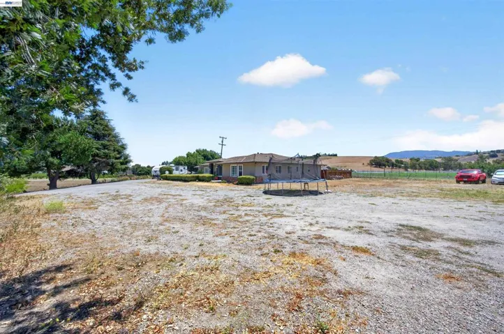 391 Union Road, Hollister, California 95023