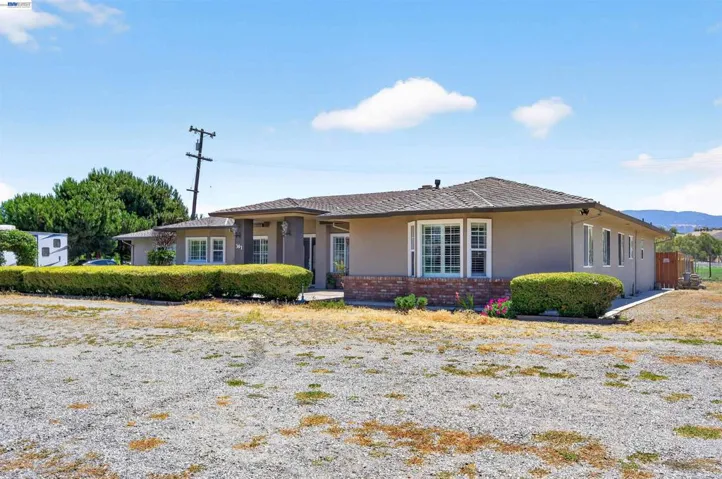 391 Union Road, Hollister, California 95023