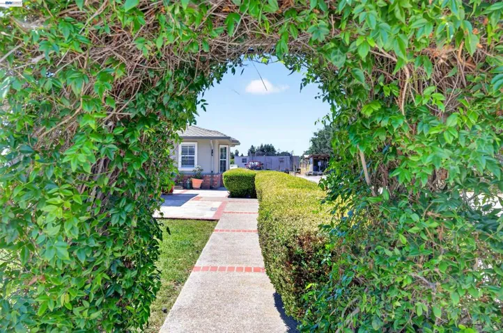 391 Union Road, Hollister, California 95023