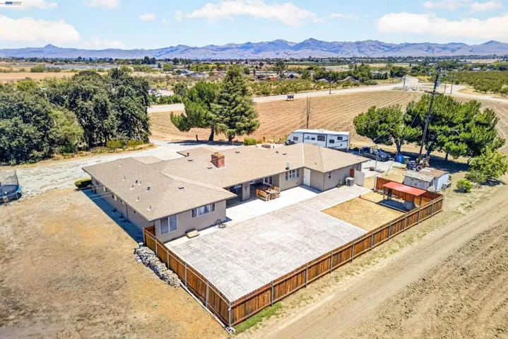 391 Union Road, Hollister, California 95023