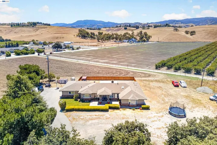391 Union Road, Hollister, California 95023