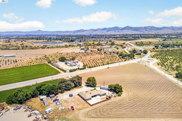 391 Union Road, Hollister, California 95023