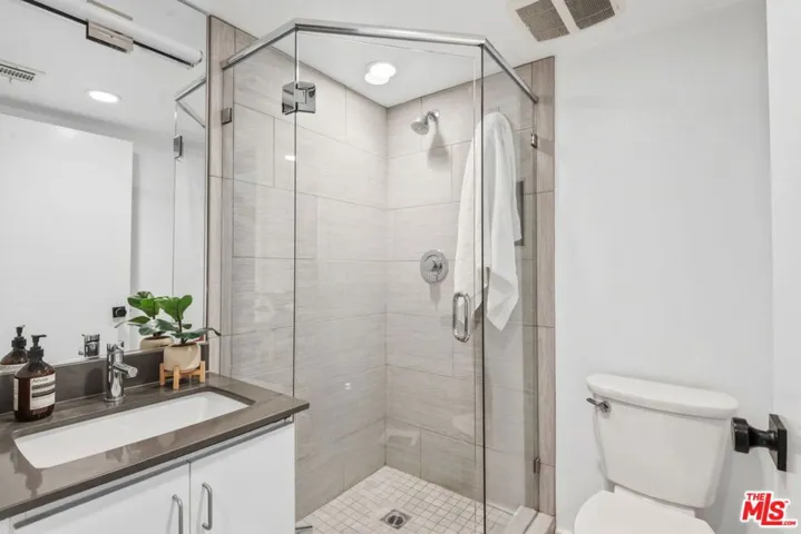 1933 W Kingston Place, Los Angeles, California 90026