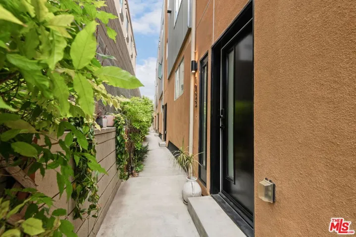 1933 W Kingston Place, Los Angeles, California 90026