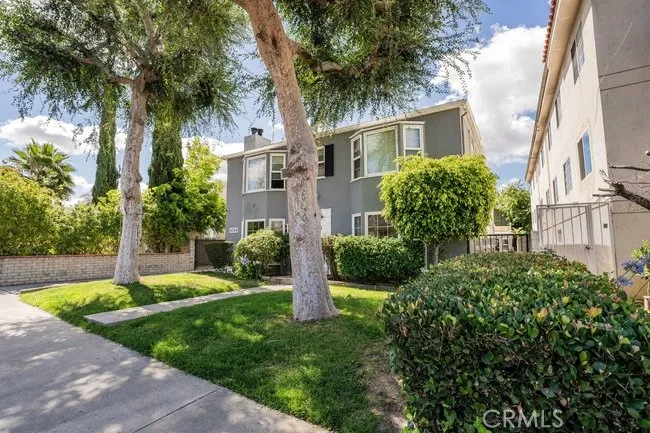 14748 Magnolia, Sherman Oaks, California 91403