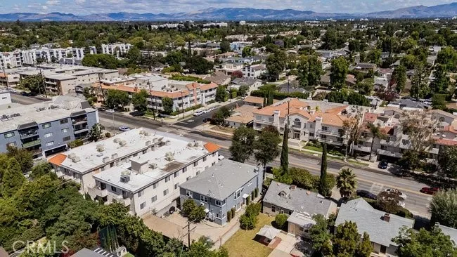 14748 Magnolia, Sherman Oaks, California 91403