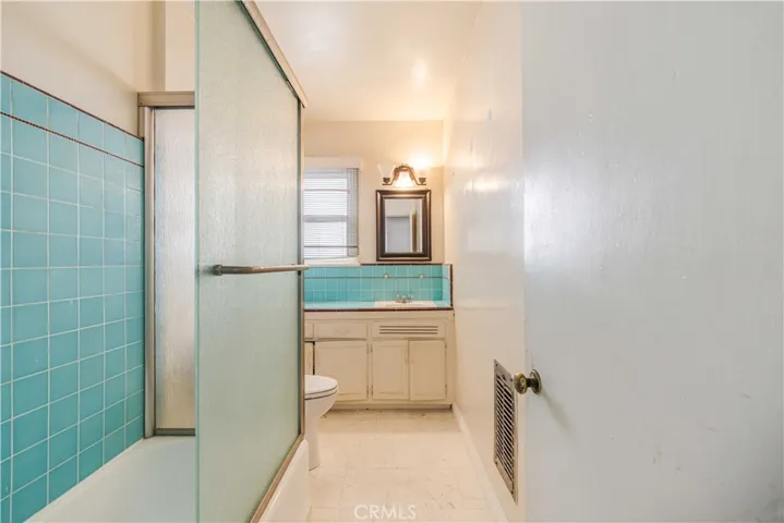 14748 Magnolia, Sherman Oaks, California 91403