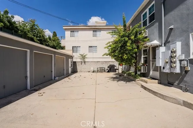14748 Magnolia, Sherman Oaks, California 91403