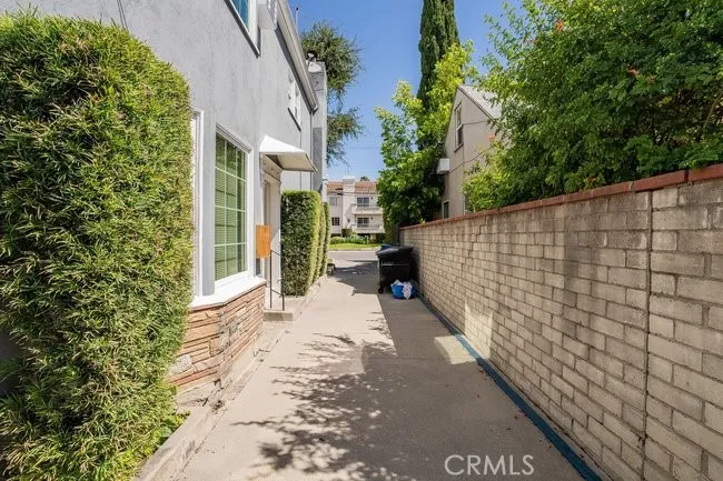 14748 Magnolia, Sherman Oaks, California 91403