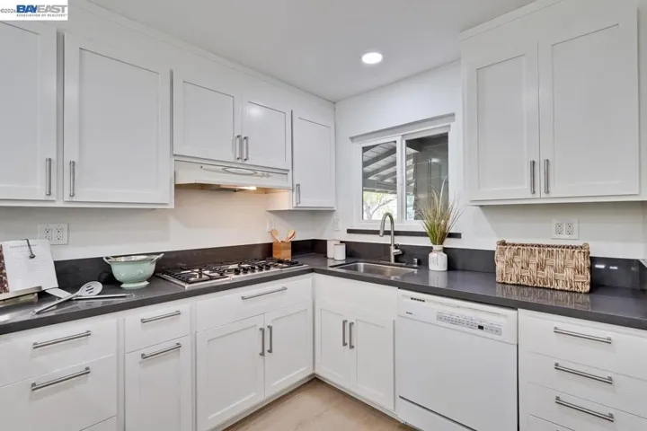 997 Ilima Way, Palo Alto, California 94306-2618