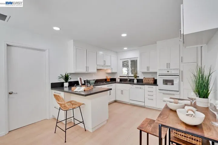 997 Ilima Way, Palo Alto, California 94306-2618