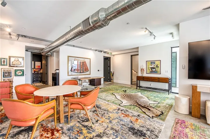 Commercial show room, office or presentation