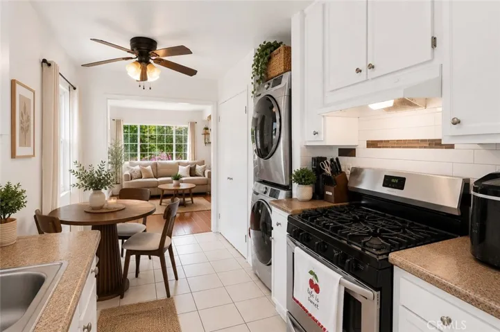 VIRTUALLY ALTERED & STAGED - KITCHEN
