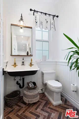 Powder room