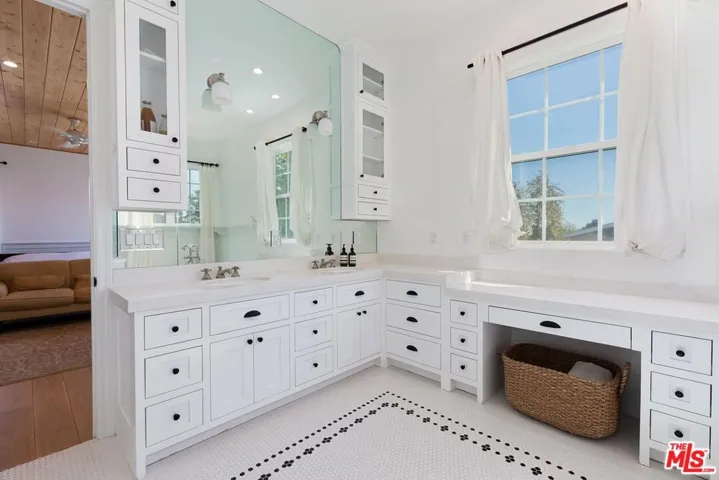 Primary bedroom bath