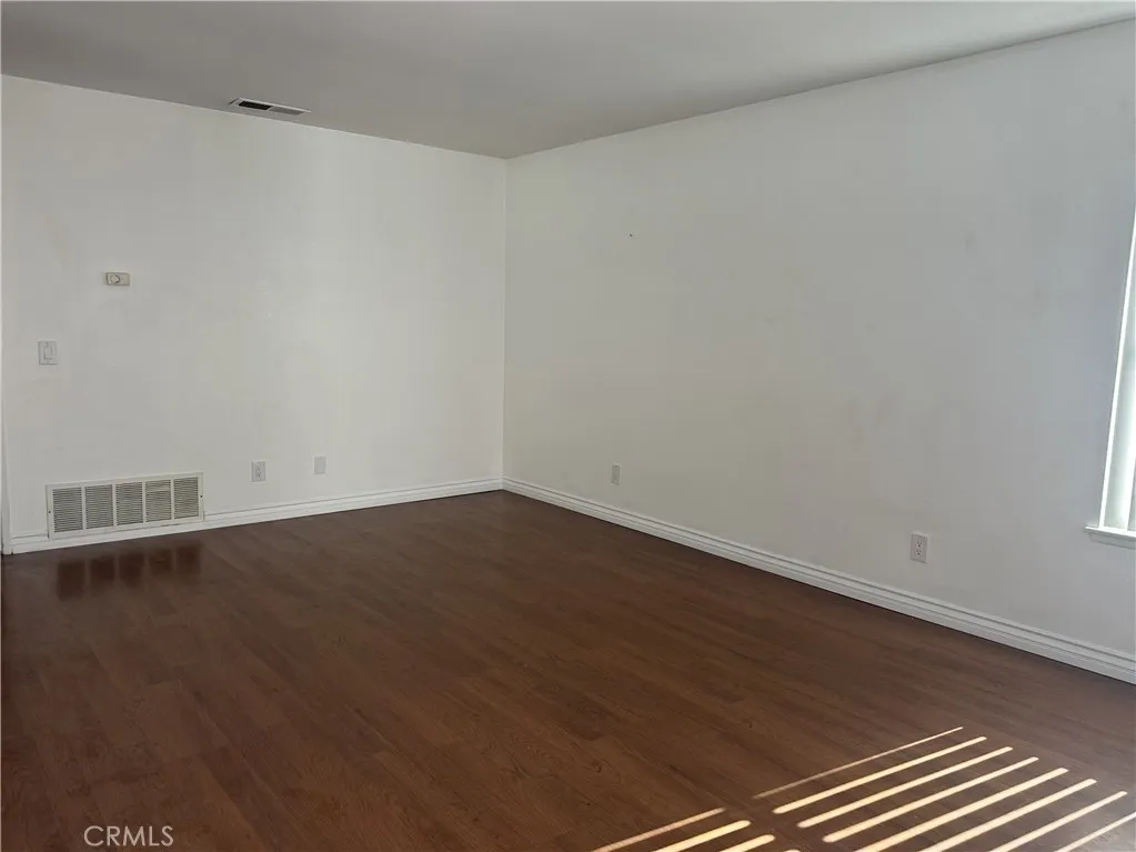 Enter to living/family room area