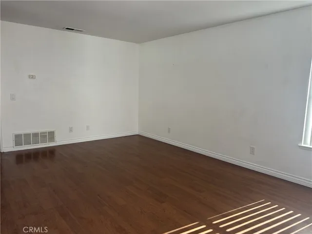 Enter to living/family room area