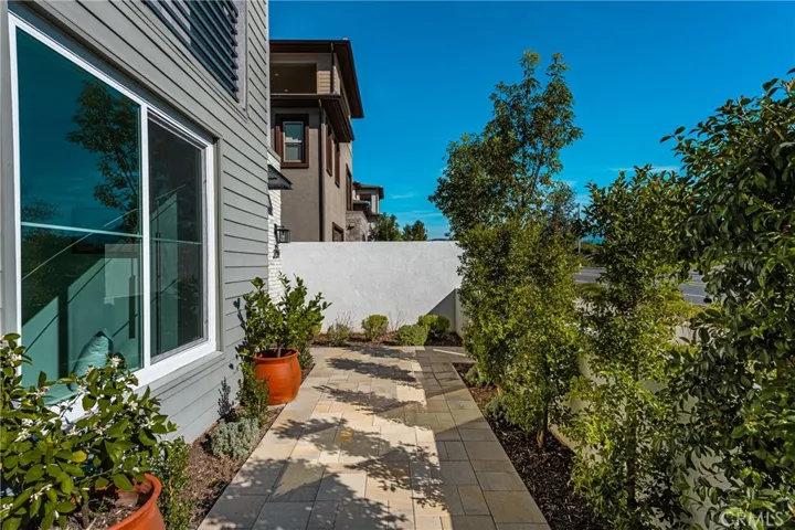 201 Lynx, Irvine, California 92618