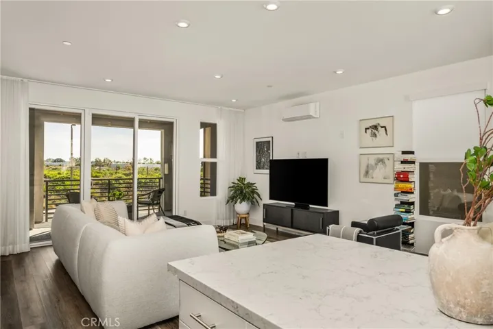 201 Lynx, Irvine, California 92618