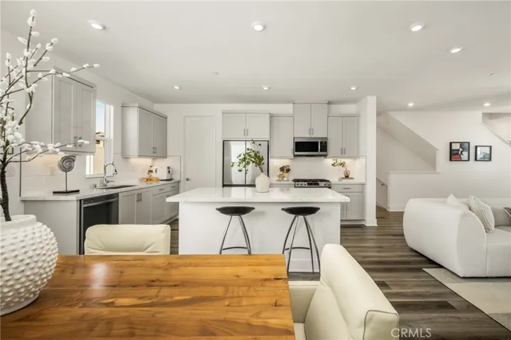 201 Lynx, Irvine, California 92618