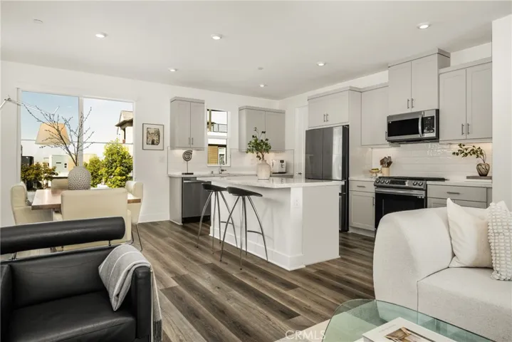 201 Lynx, Irvine, California 92618