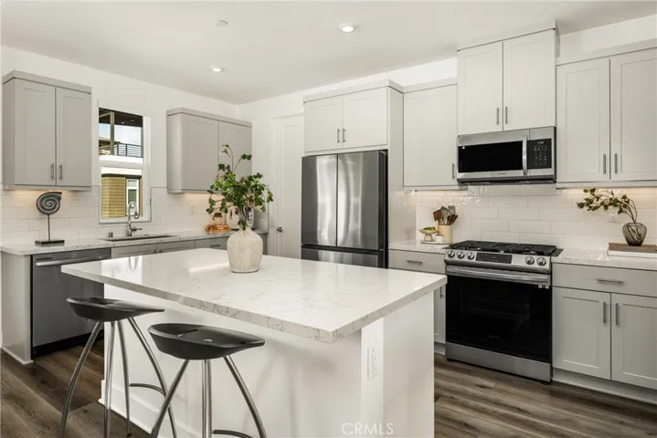201 Lynx, Irvine, California 92618