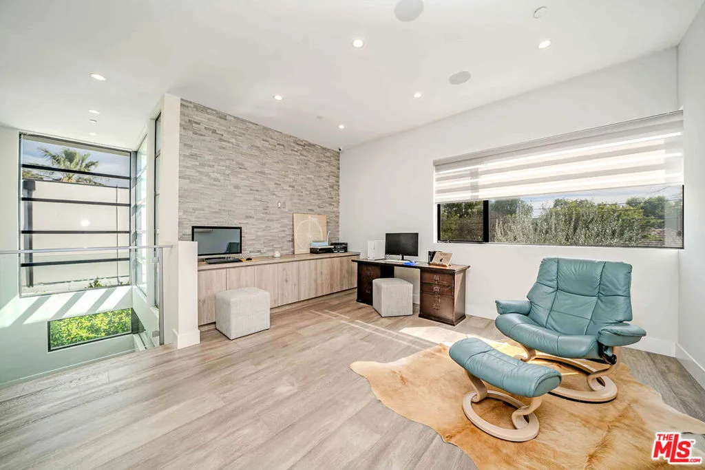 2nd Floor Family Room