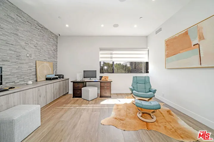 2nd Floor Family Room