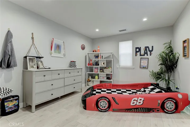 17743 Wren Drive, Canyon Country, California 91387