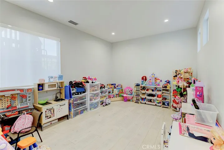 17743 Wren Drive, Canyon Country, California 91387