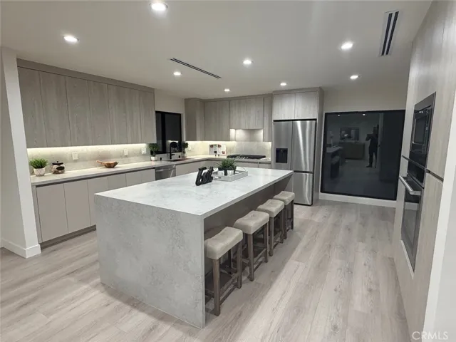5843 Nevada, Woodland Hills, California 91367