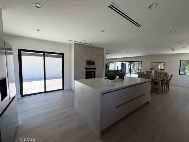 5843 Nevada, Woodland Hills, California 91367