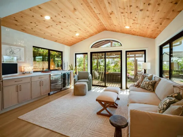 3985 Syme Drive, Carlsbad, California 92008