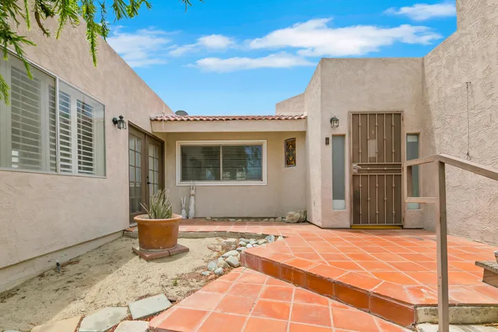 04 ENTRY APT A MLS