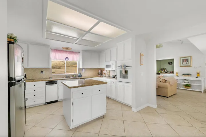 14 KITCHEN MLS