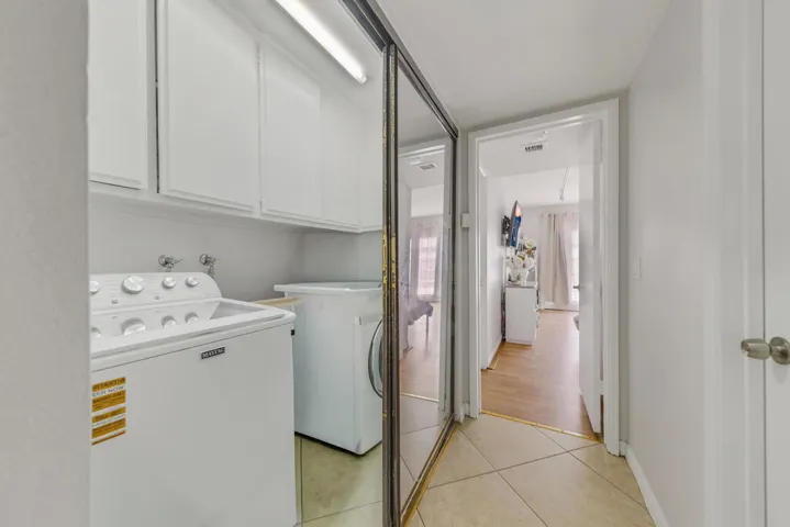 24 LAUNDRY MLS