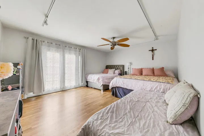 20 MASTER BED MLS