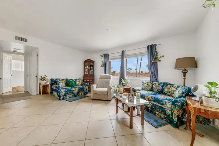 33 APT B LIVING MLS