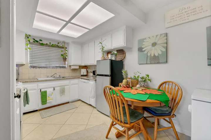 40 APT B KITCHEN MLS