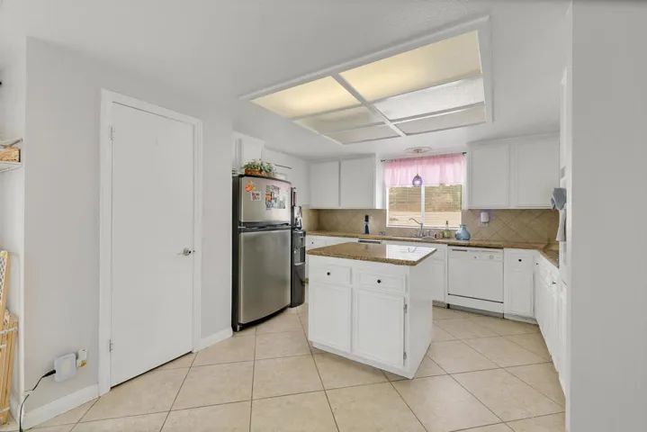 15 KITCHEN MLS