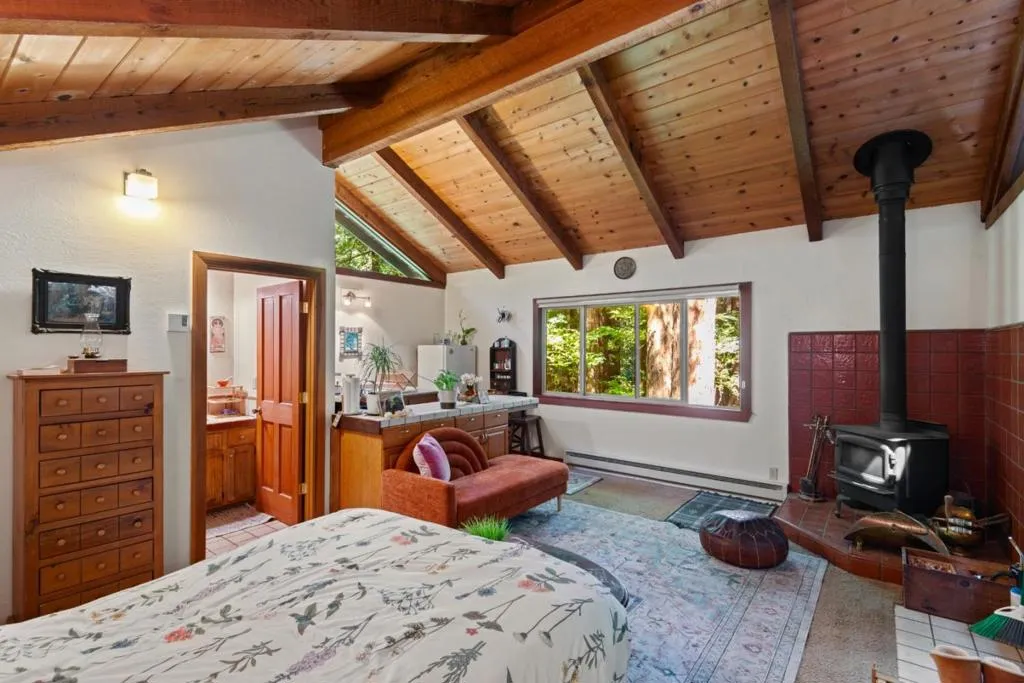 Rental studio above garage