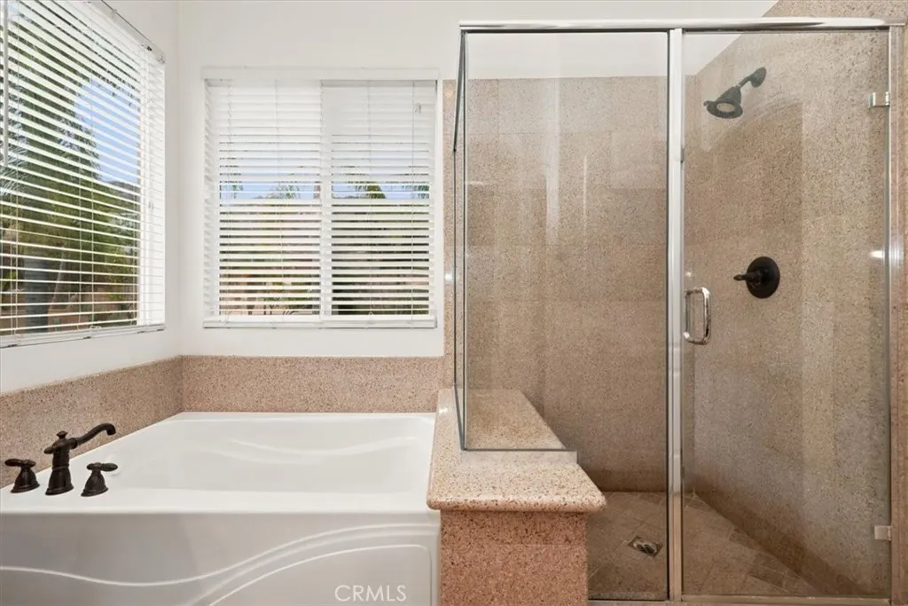 Soaking tub/Standing Shower