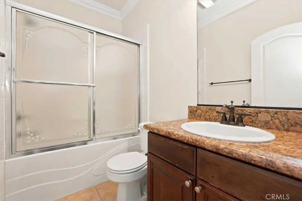 En-Suite Full Bathroom